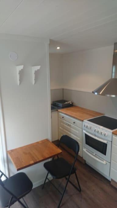 Nyrenoverad Charmig Gaeststuga Med Sovloft I Jaerpen Jarpen Extérieur photo