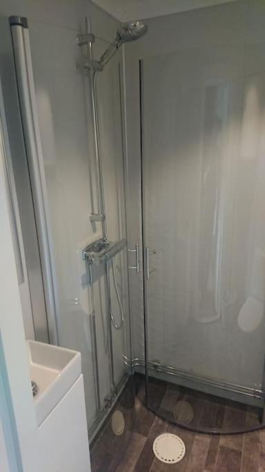 Nyrenoverad Charmig Gaeststuga Med Sovloft I Jaerpen Jarpen Extérieur photo
