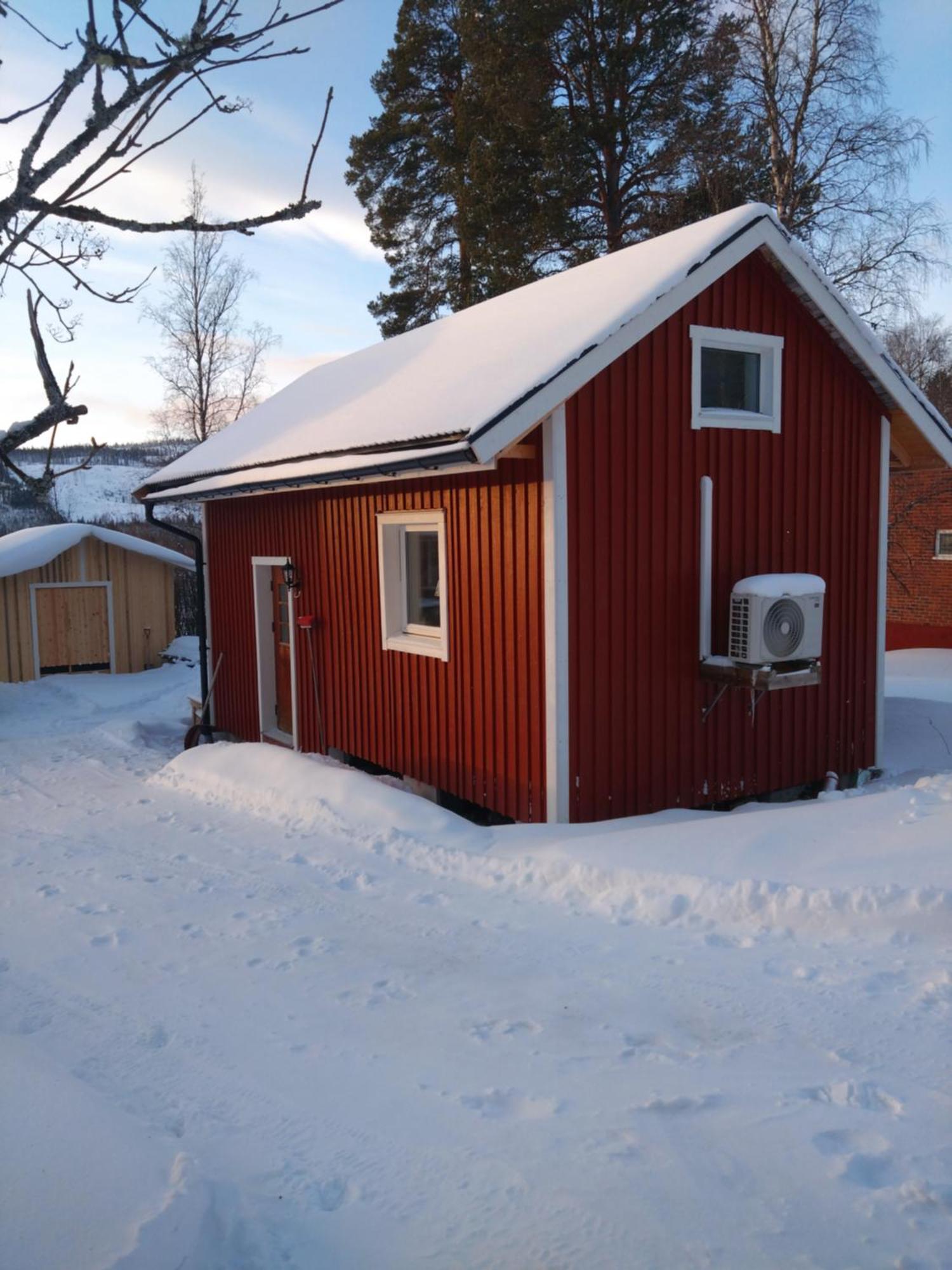 Nyrenoverad Charmig Gaeststuga Med Sovloft I Jaerpen Jarpen Extérieur photo