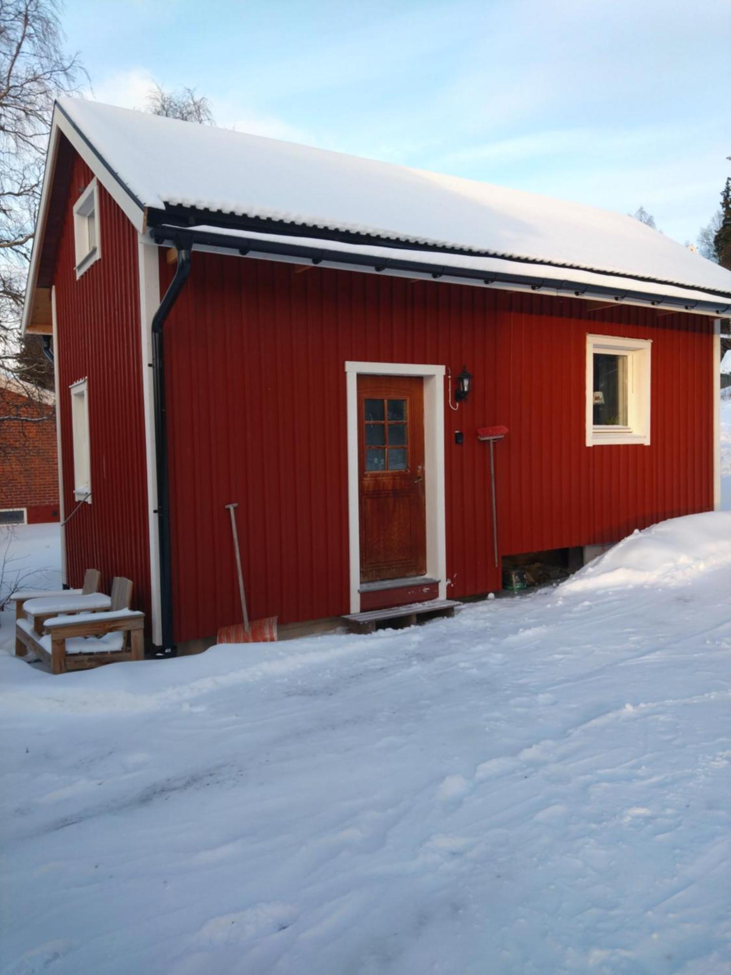 Nyrenoverad Charmig Gaeststuga Med Sovloft I Jaerpen Jarpen Extérieur photo